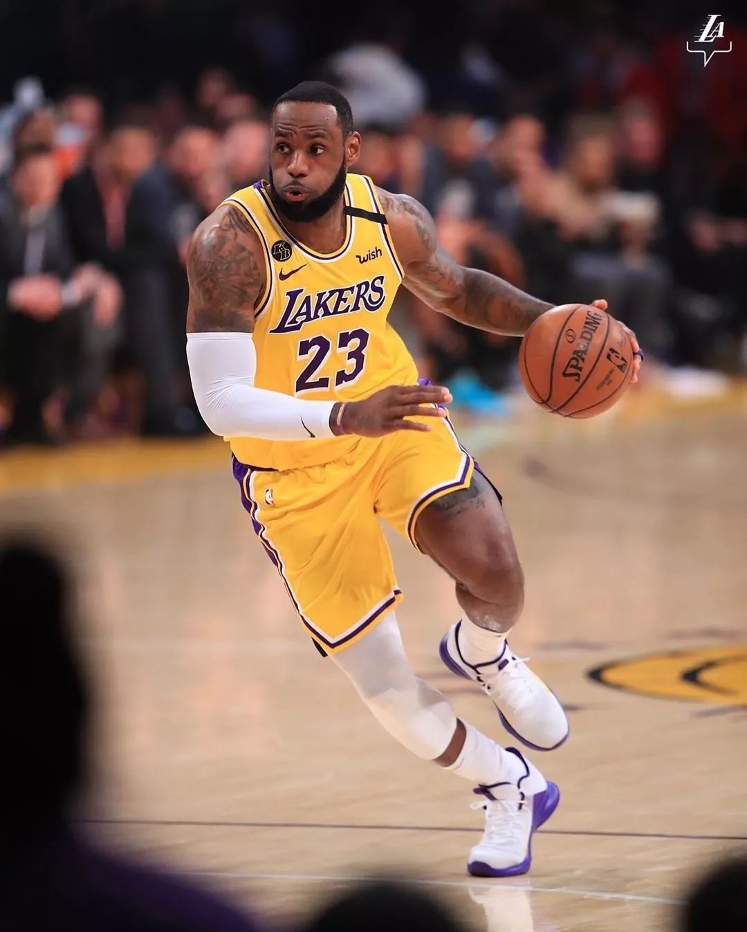 尼克斯官方晒圣诞元素并配文：这是一年中最美好的时光（尼克斯官方社媒发布圣诞氛围：一年中最美好的时光）