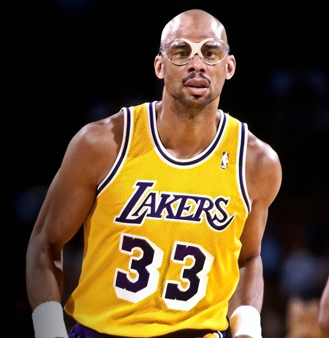 可圈可点！杨曦皓4中4拿到8分4板4帽 正负值+11（表现亮眼！杨曦皓4投全中砍下8分4篮板4盖帽，正负值+11）