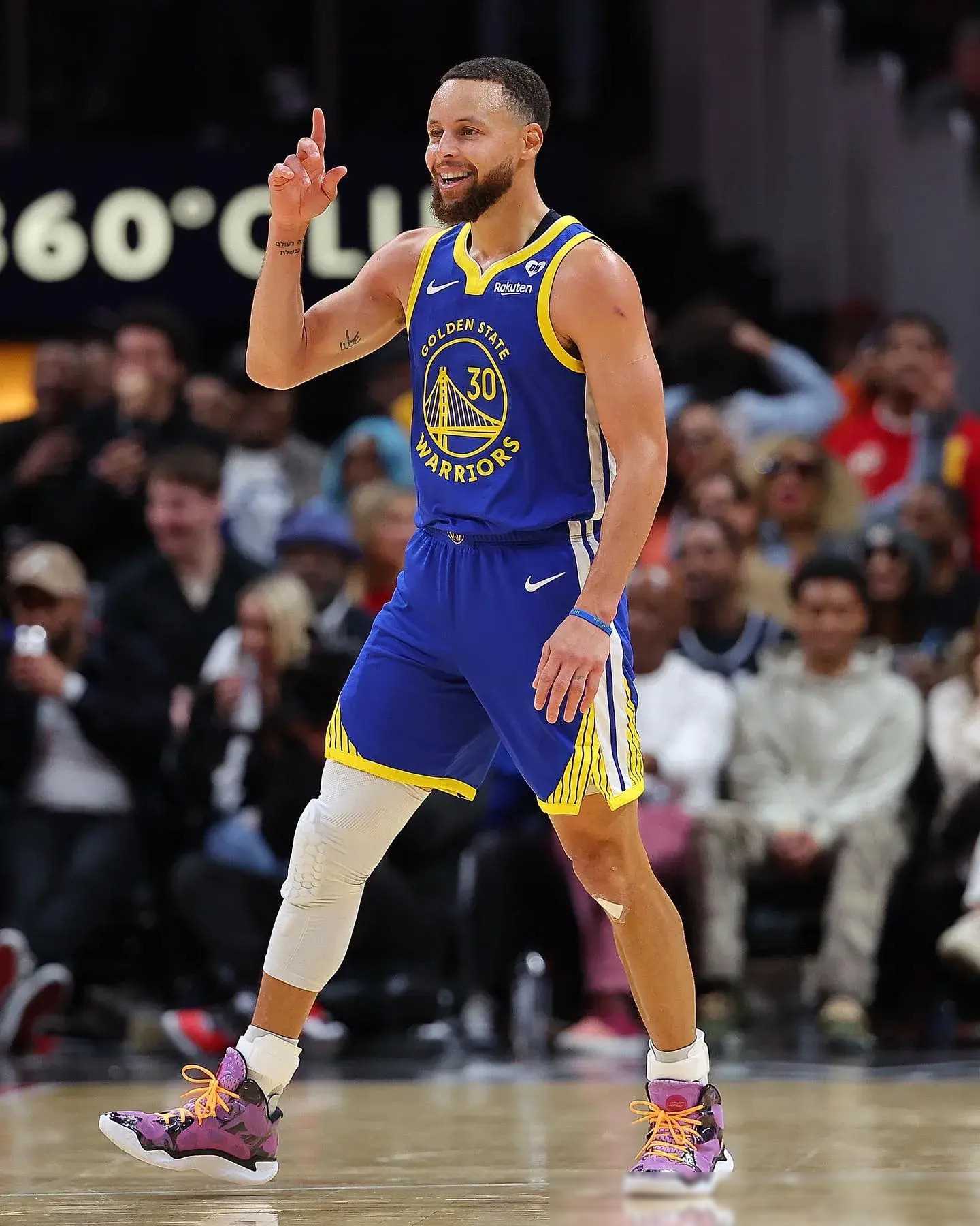 干哪去了？欧冠黄潜vs哥本哈根赛前播放欧联杯主题曲（欧冠之夜乌龙：黄潜vs哥本哈根赛前误播欧联杯主题曲）