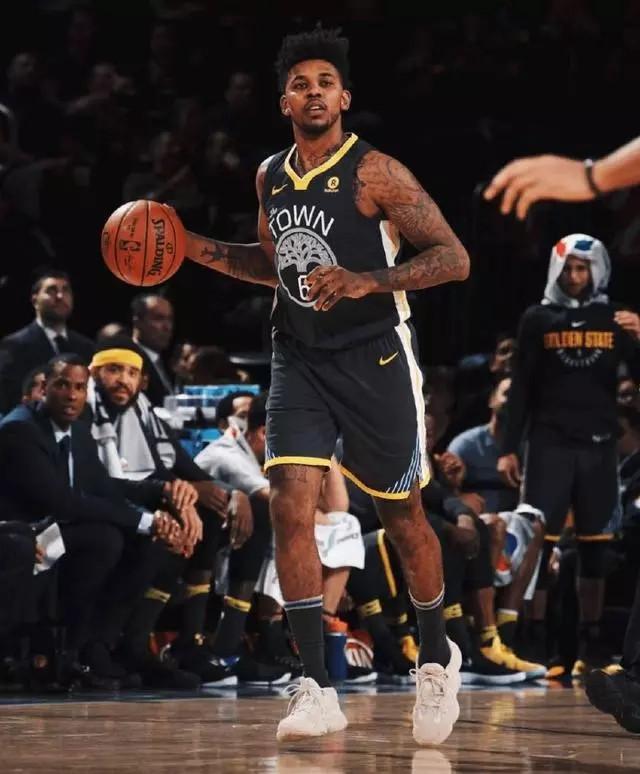 皇马西甲主场20年来首次罚下2人，19年来首次输给塞尔塔（皇马西甲主场19年首负塞尔塔，20年来首次两人被罚下）