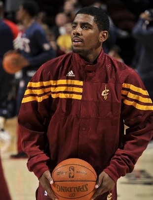 将功补过！东契奇传球失误后 回防送阿门罕见单臂大帽（失误后自我救赎！东契奇回追单臂大帽阿门）