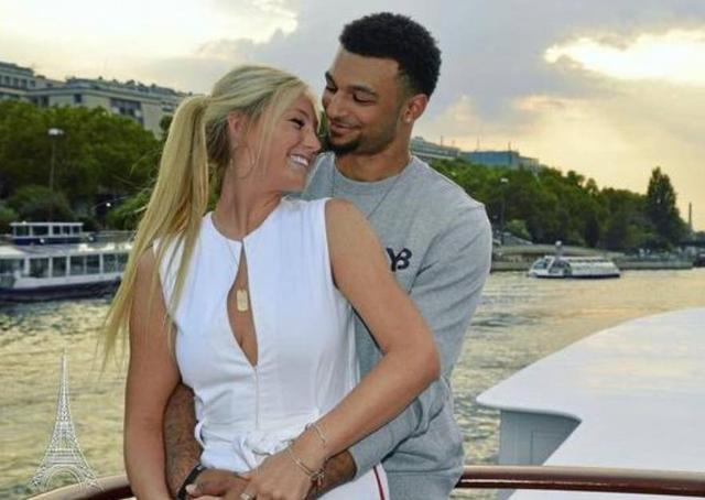 因右踝发炎，朗尼克取消了担任阿森纳vs拜仁解说嘉宾的计划（受右踝炎症影响，朗尼克取消参与阿森纳vs拜仁解说）