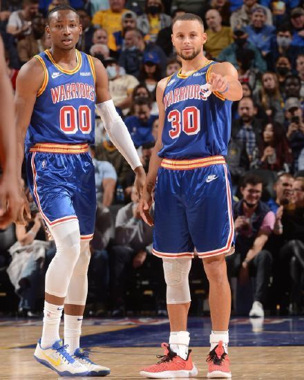 英超战报：罗杰斯梅开二度，维拉3-2西汉姆联，豪取九连胜（英超快讯：罗杰斯梅开二度，维拉3-2力克西汉姆联，收获九连胜）