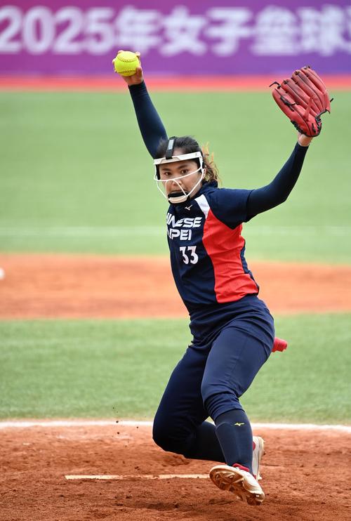 图片报：拜仁内部认为诺伊尔将续约一年，乌尔比希是他接班人（图片报称：拜仁倾向与诺伊尔续约一年，乌尔比希被视为接班人）