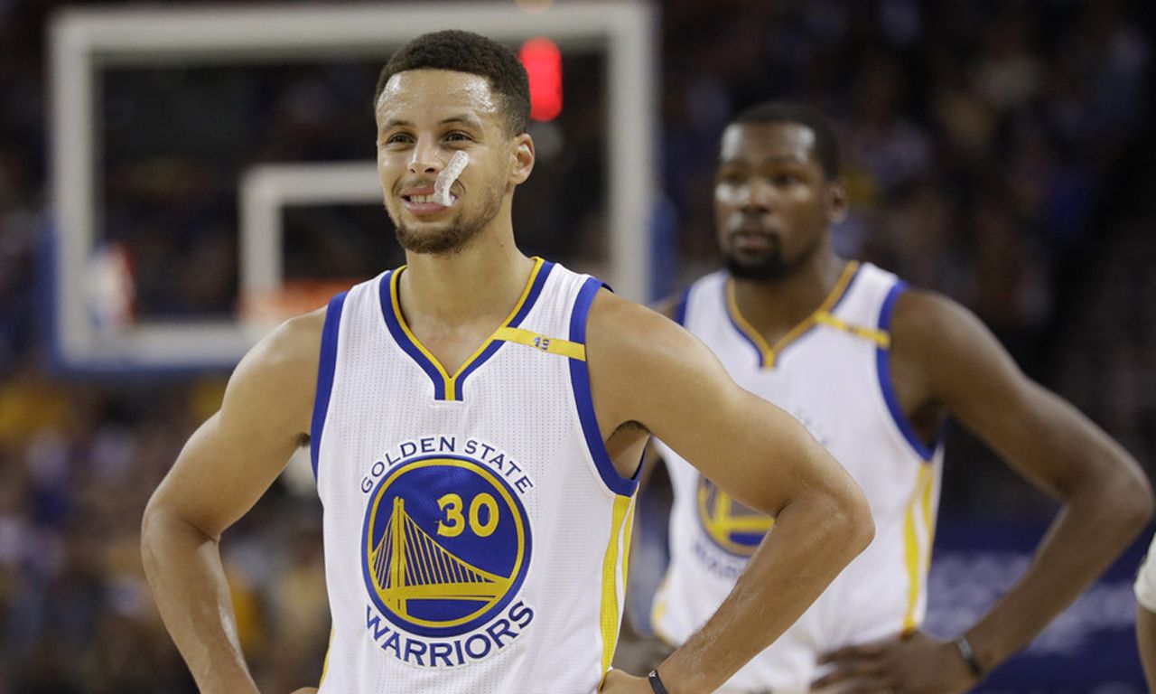 自贡一女士购买川超门票被骗，陆续转账13万余元（自贡女子购川超球票遭诈骗，累计转出13万余元）