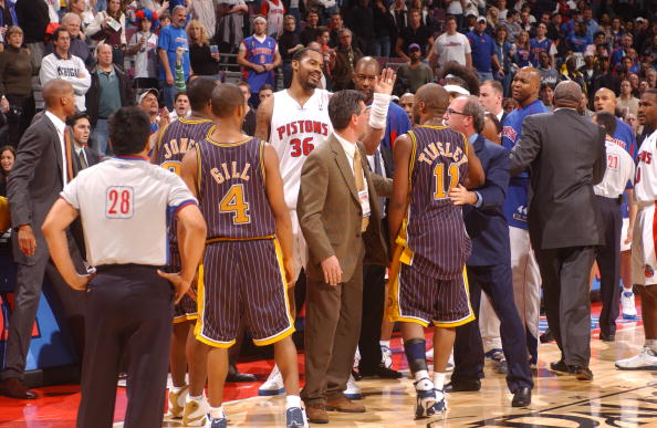 意媒：因机场跑道结冰，尤文全队与远征球迷被困挪威（跑道结冰致航班受阻，尤文全队与远征球迷滞留挪威）