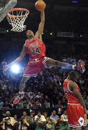 拳怕少壮！湖人五首发正负值感人 被火箭生力军锤爆（年轻真狠！火箭新军猛击湖人 五首发正负值惨烈）