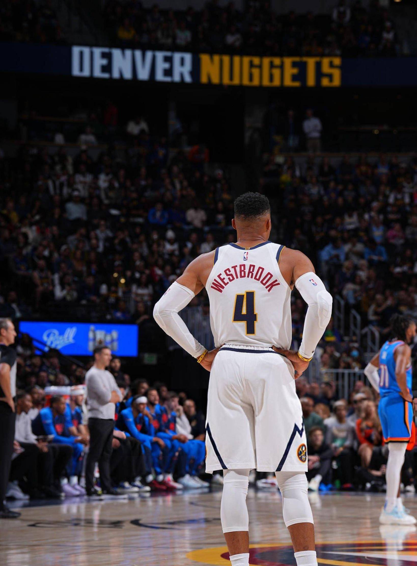 最快百球先生！哈兰德领取英超100球纪念球（英超百球最快！哈兰德获颁100球纪念球）