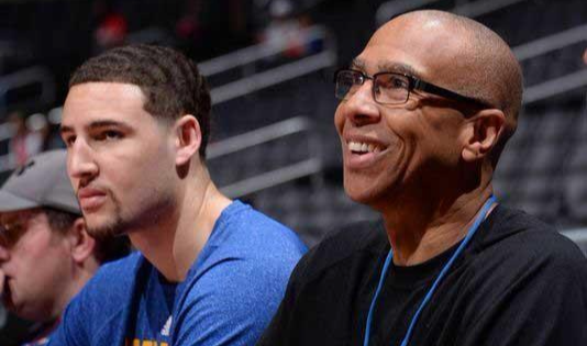 悉尼FC主帅：罗里将伤愈复出，领跑积分榜难免会如芒在背（悉尼FC主帅：罗里即将复出，领跑积分榜压力不小）