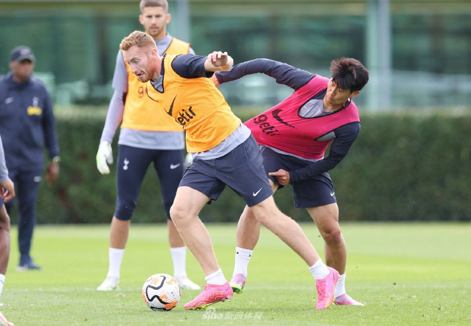 连续两日主教练被驱逐+多个争议回合！如何评价近期的裁判吹罚？（两天连遭主帅被驱逐、争议判罚频发：该如何评价近期裁判执法？）