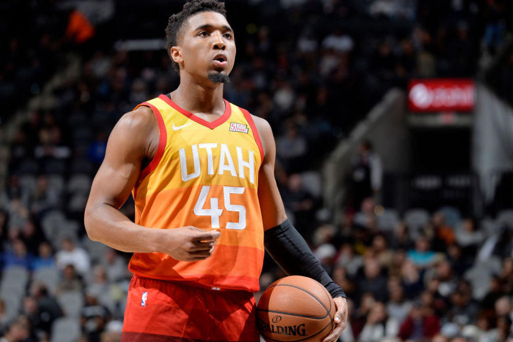 就问你服不服！布伦森单打哈克斯 对抗+后撤步不讲理压哨三分！（还不服？布伦森单挑哈克斯，顶住对抗后撤步命中不讲理压哨三分！）