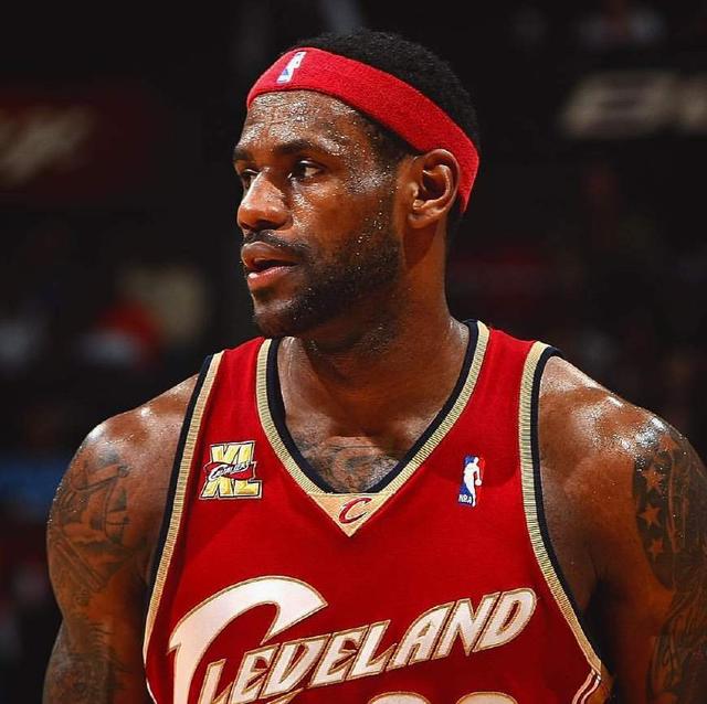 克雷伊奇速射三分，点燃老鹰反击之火（克雷伊奇快速三分，引爆老鹰反扑势头）