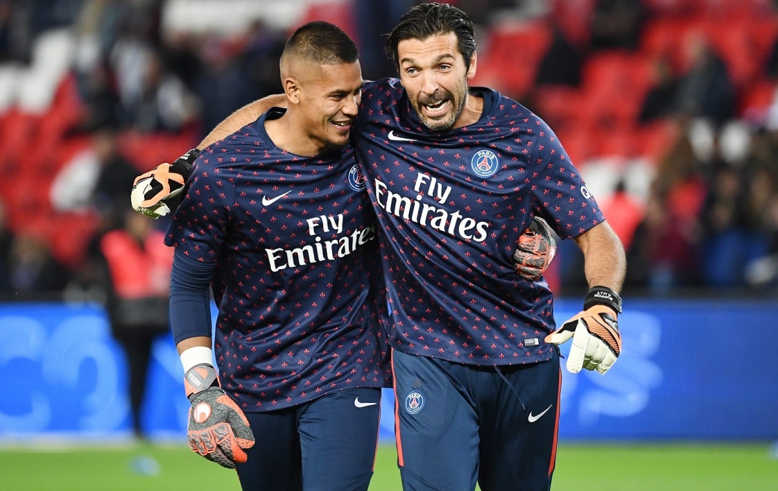 名记：字母哥与队友召开会议，呼吁全队无视外界杂音（名记：字母哥组织队内会议，号召全队忽略外界噪音）