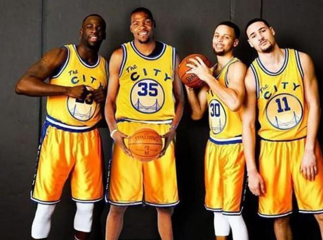 末节反超，全场炸裂（最后一节逆转取胜，全场沸腾）