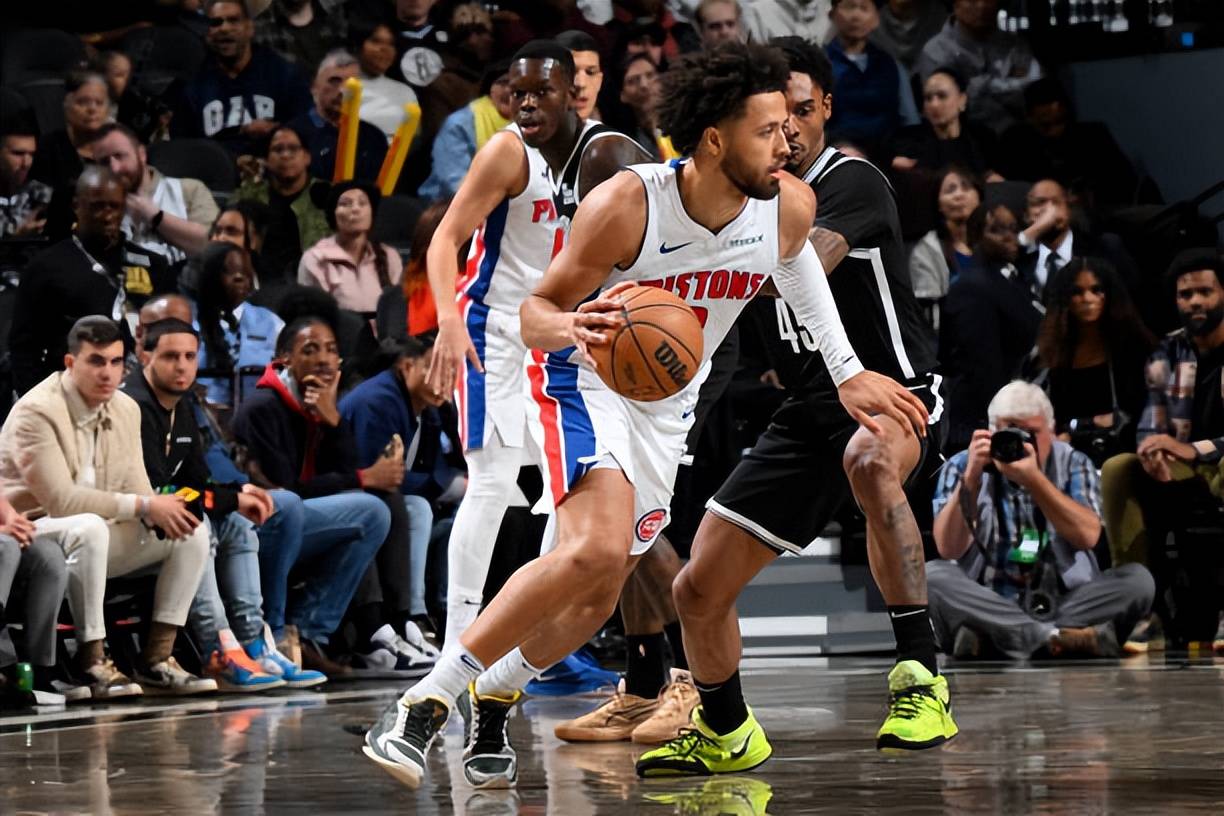 乌尔比希：赛前4个半小时得知自己会首发；时刻准备为球队效力（乌尔比希：开赛前4个半小时才获知将首发，一直做好随时为球队出战的准备）