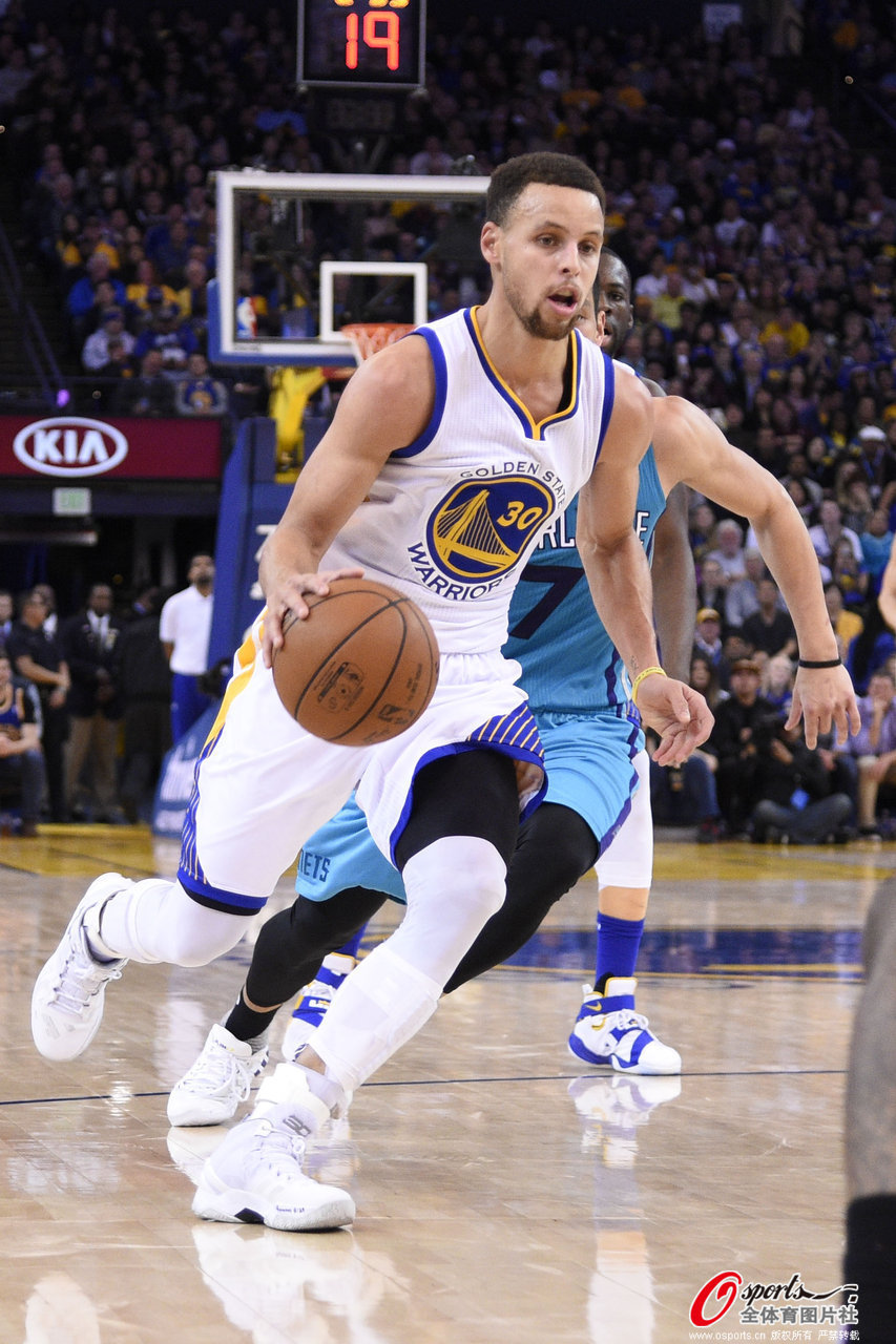 当选中超最佳教练，拉莫斯：这是我们集体奉献的成果（拉莫斯当选中超最佳教练：荣誉源于团队共同付出）