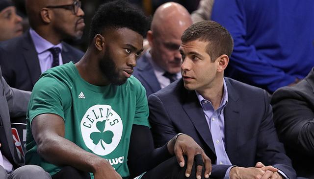 孔蒂：祝贺球员们，必须对他们说谢谢、谢谢、再谢谢（孔蒂：祝贺全队，向球员们连连致谢）