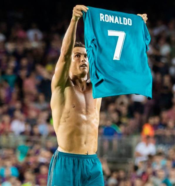 塞萨尔：齐沃为什么要换下博尼和泽林斯基？他俩明明表现最好（塞萨尔质疑齐沃换人：为何撤下表现最佳的博尼与泽林斯基？）