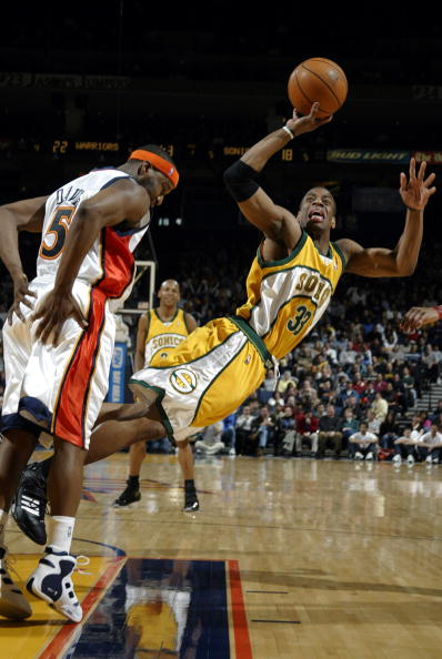 博洛尼亚3-0大胜乌迪内斯，波贝加梅开二度，贝尔纳代斯基建功（博洛尼亚3比0完胜乌迪内斯：波贝加梅开二度，贝尔纳代斯基破门）