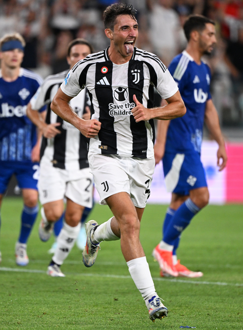 曝雄鹿坚决不愿交易字母哥 已明确拒绝多支球队的询价（雄鹿铁心不交易字母哥 多队询价均遭回绝）